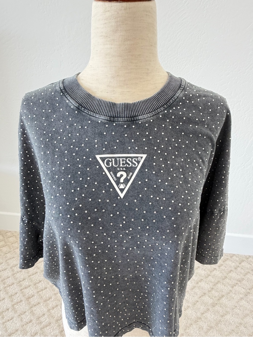 💎GUESS crop tee - Picture 2 of 8